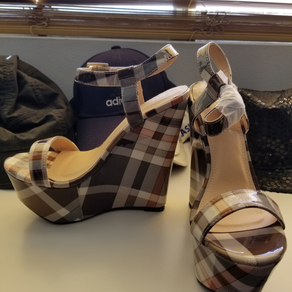 Shoes - Picture 2 of 3